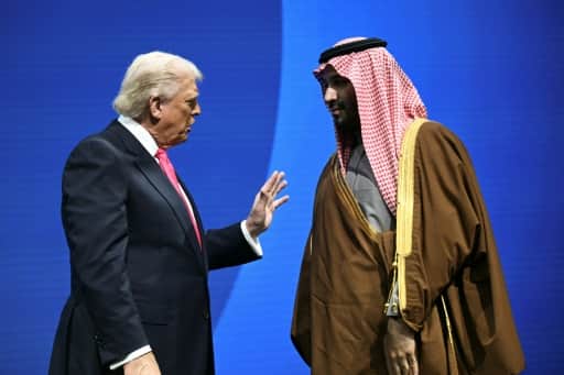 Donald Trump s'adressant au prince héritier saoudien Mohammed ben Salmane