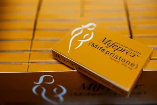 La Cour suprême des Etats-Unis a maintenu temporairement jeudi l'accès par envoi postal à une pilule abortive, la mifépristone, utilisée dans une large majorité des interruptions volontaires de grossesse (IVG) du pays