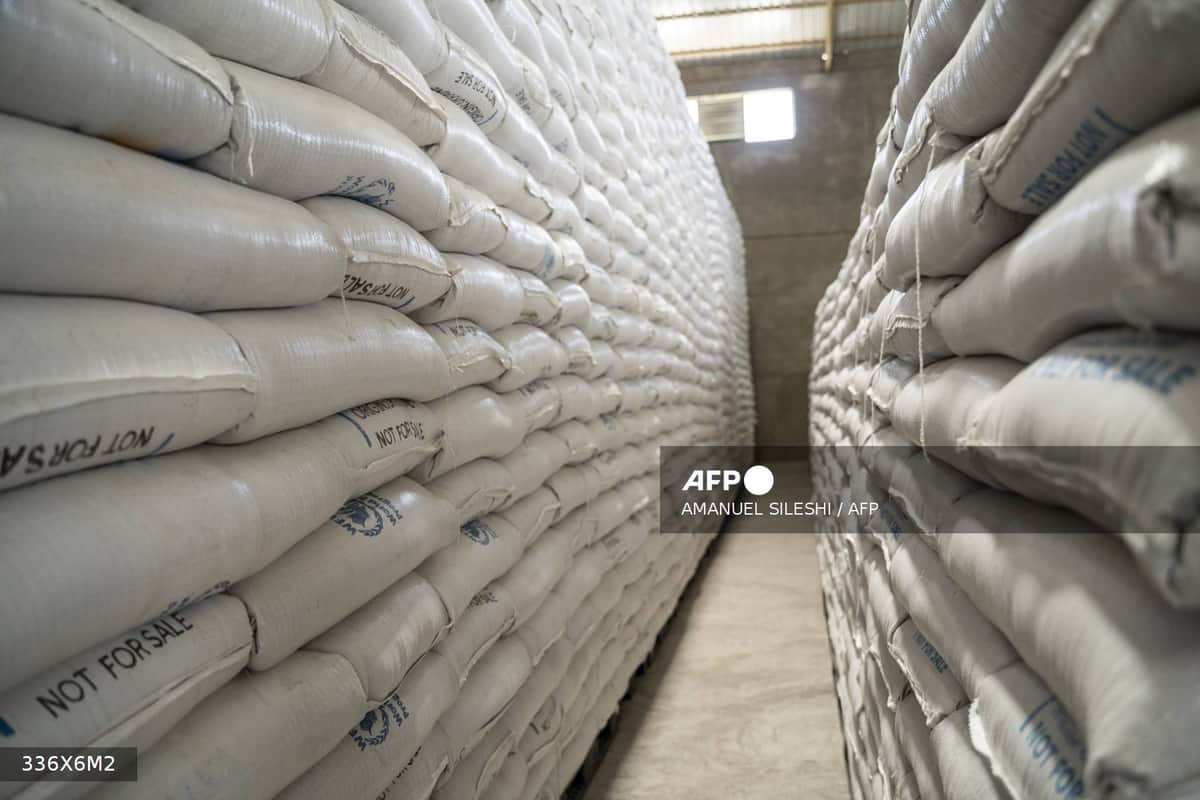 Sacs d'aide alimentaire empilés dans un entrepôt au Tigré, dans le nord de l'Éthiopie