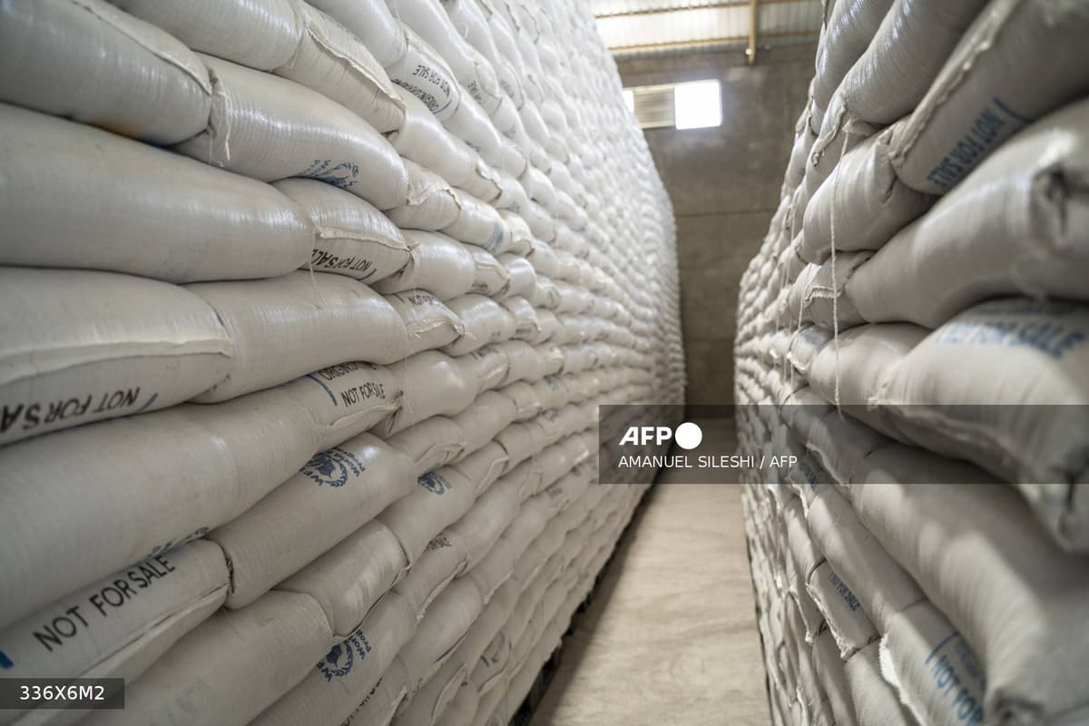 Sacs d'aide alimentaire empilés dans un entrepôt au Tigré, dans le nord de l'Éthiopie