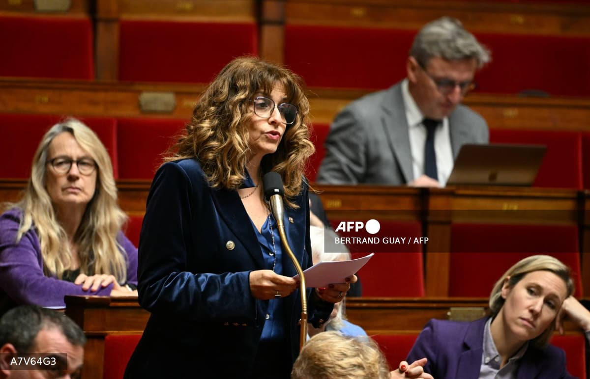 La députée Caroline Yadan (Renaissance) s'exprime dans l'hémicycle de l'Assemblée nationale lors de l'examen de sa proposition de loi contre l'antisémitisme