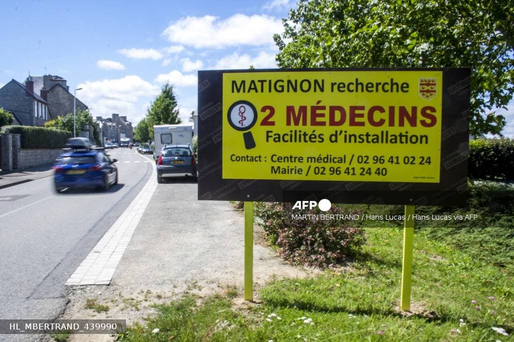 Cabinet médical en zone rurale française — illustration de la lutte contre les déserts médicaux et du déploiement des maisons santé