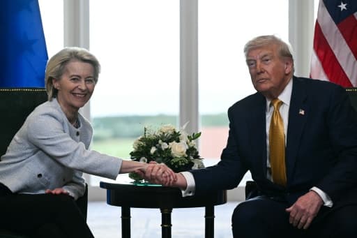 Donald Trump et Ursula von der Leyen se serrent la main à Turnberry