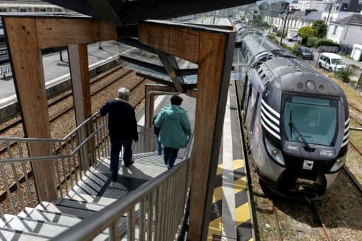 Un train à quai en gare de Quimper pendant le mouvement de grève des cheminots