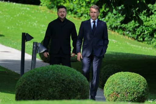 Emmanuel Macron et Volodymyr Zelensky au sommet du G7 à Évian