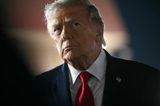Donald Trump s'adresse à la presse à l'aéroport John F. Kennedy de New York, le 9 juin 2026