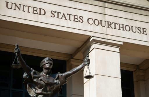 La statue de la Justice devant un tribunal fédéral américain