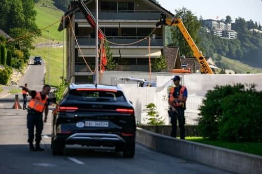 La police suisse sécurise l'accès au complexe hôtelier de luxe du Bürgenstock, avant les pourparlers de paix entre l'Iran et les États-Unis
