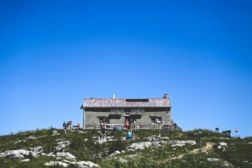Vue du refuge du Parmelan, perche au-dessus d'Annecy, en Haute-Savoie
