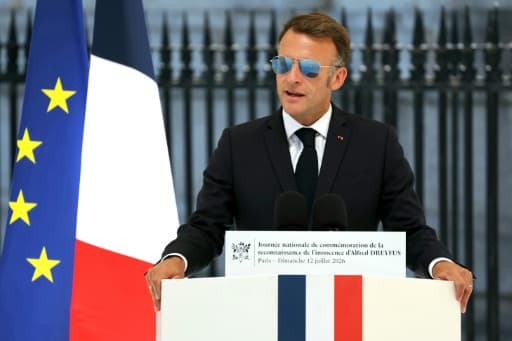 Emmanuel Macron s'exprime lors de la journée nationale de commémoration de la réhabilitation d'Alfred Dreyfus, à Paris