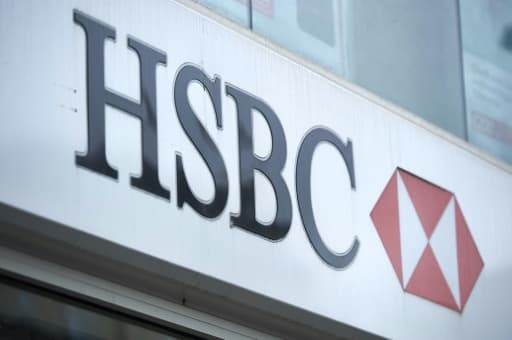 Enseigne HSBC sur la façade d'une agence de la banque.