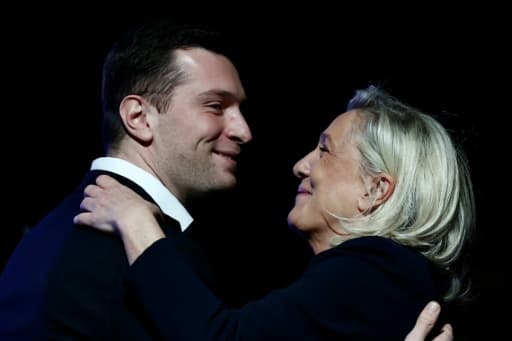 Jordan Bardella et Marine Le Pen côte à côte lors d'un déplacement à Châlons-en-Champagne au printemps 2026