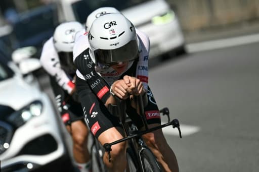 Tadej Pogacar à l'entraînement sous la chaleur avant le départ du Tour de France à Barcelone
