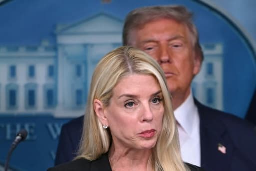 Pam Bondi et Donald Trump à la Maison-Blanche avant le limogeage de la ministre de la Justice