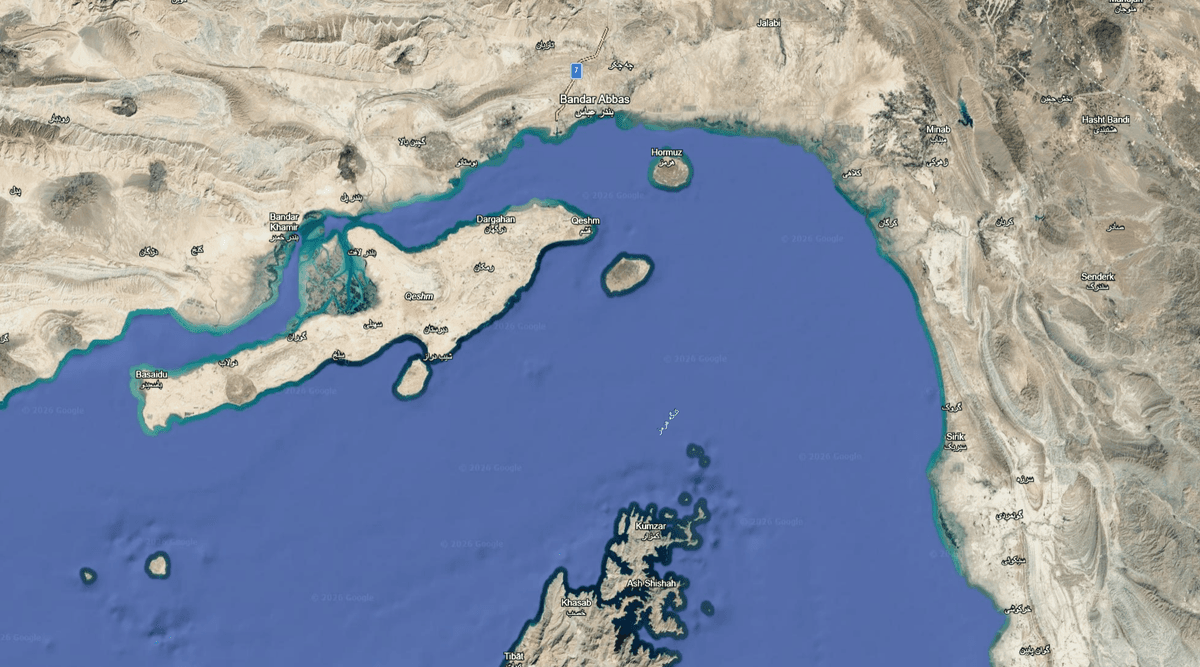 Vue satellite du detroit d'Ormuz entre l'Iran et Oman montrant le passage strategique
