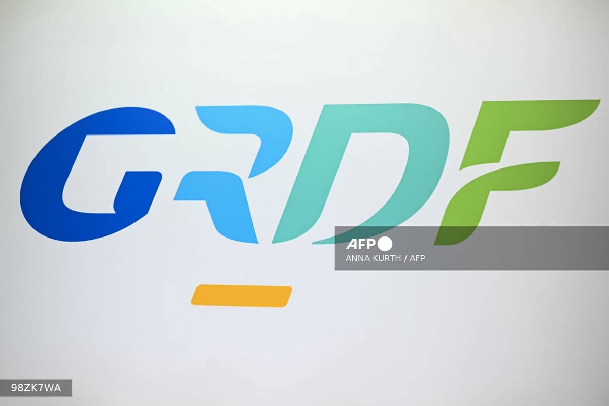 Le logo de GRDF, principal gestionnaire du réseau de distribution de gaz, sur un stand
