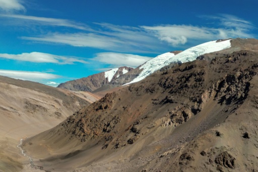 Vue aérienne de glaciers dans les Andes, près d'Iglesia